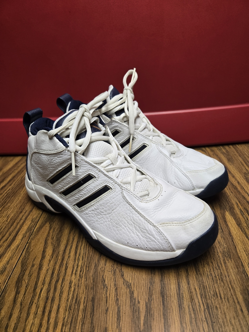 Men's Adidas White Athletic Trainers with Black Detailing